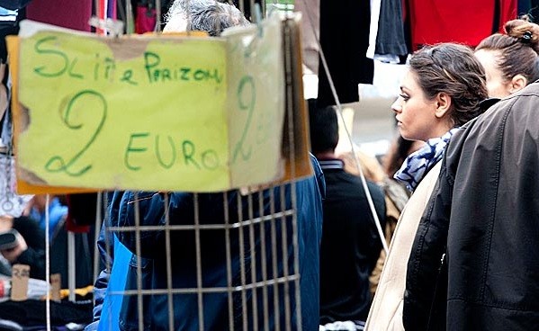 Ποια διάσημη ηθοποιός ψωνίζει... εσώρουχα των 2 ευρώ από το πανέρι;